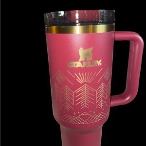 NIB Collectible Stanley 40 oz  flip straw w/ handle “Crimson” Winterscape design